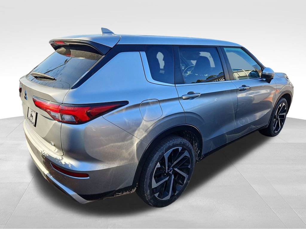 Used 2024 Mitsubishi Outlander SE Black Edition image 5