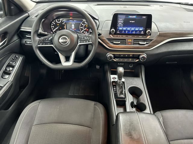 Used 2025 Nissan Altima 2.5 SV FWD image 13