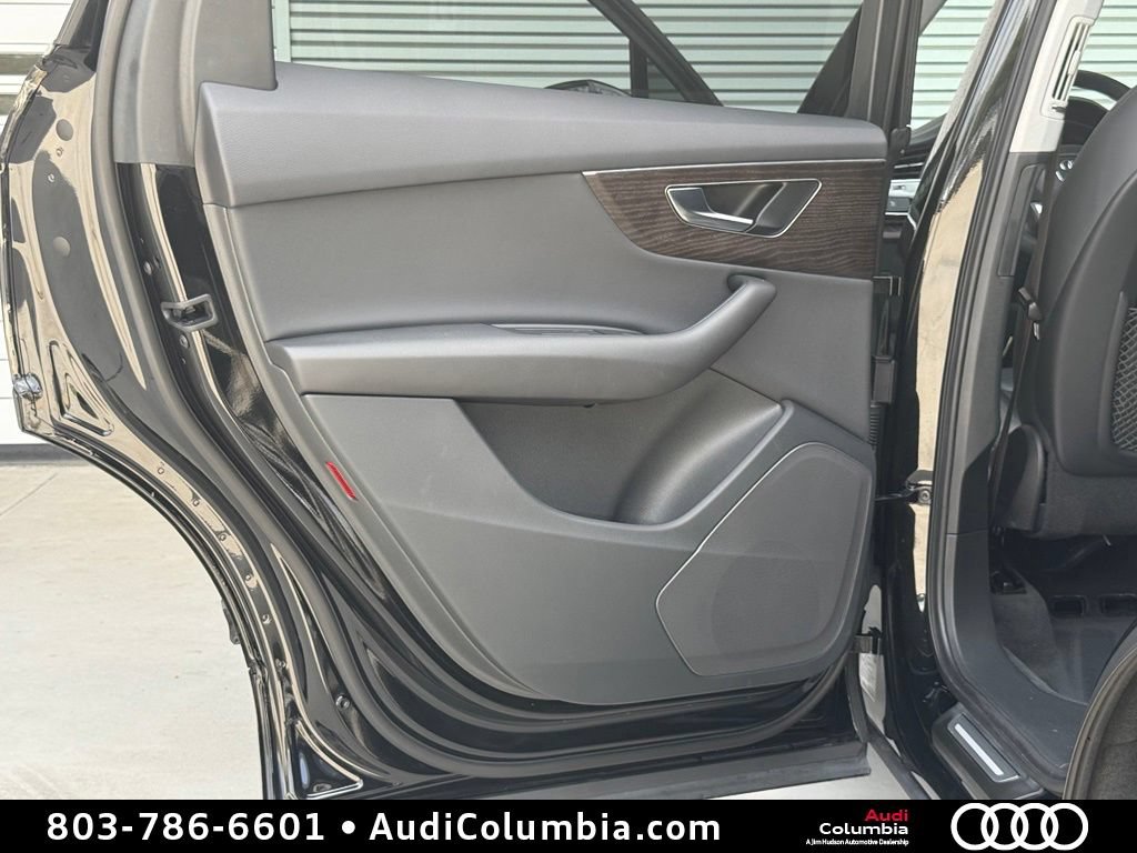 Used 2023 Audi Q7 3.0T Premium w/ Convenience Package AWD/4WD image 24