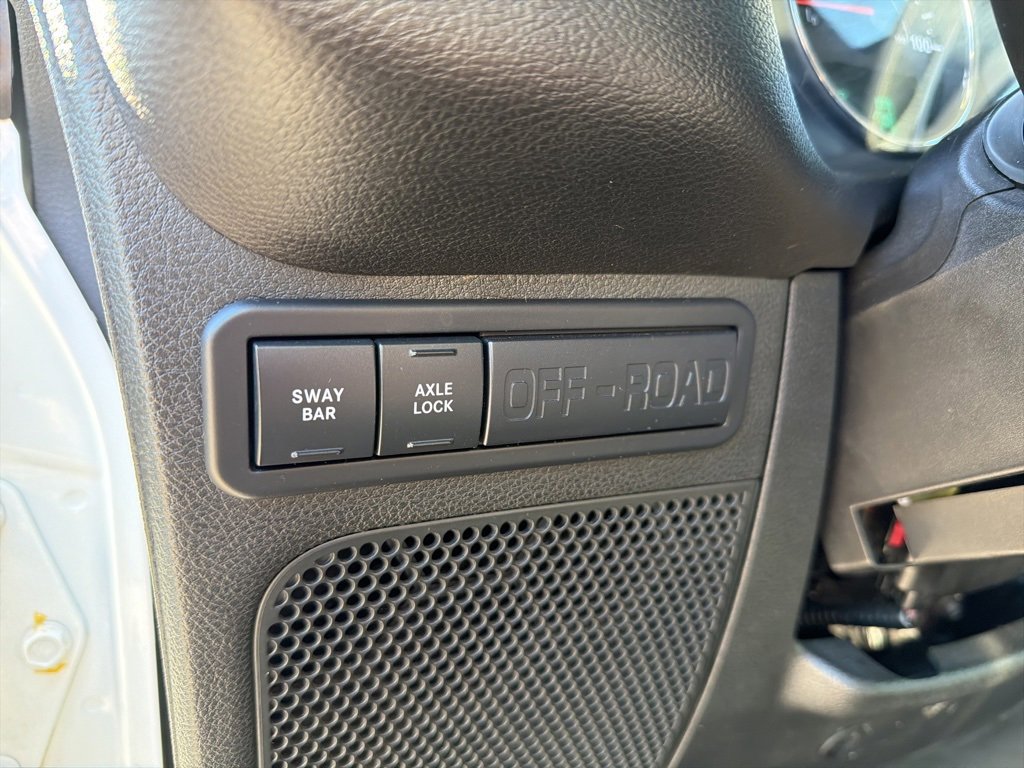 Used 2015 Jeep Wrangler Unlimited Rubicon w/ Connectivity Group image 38