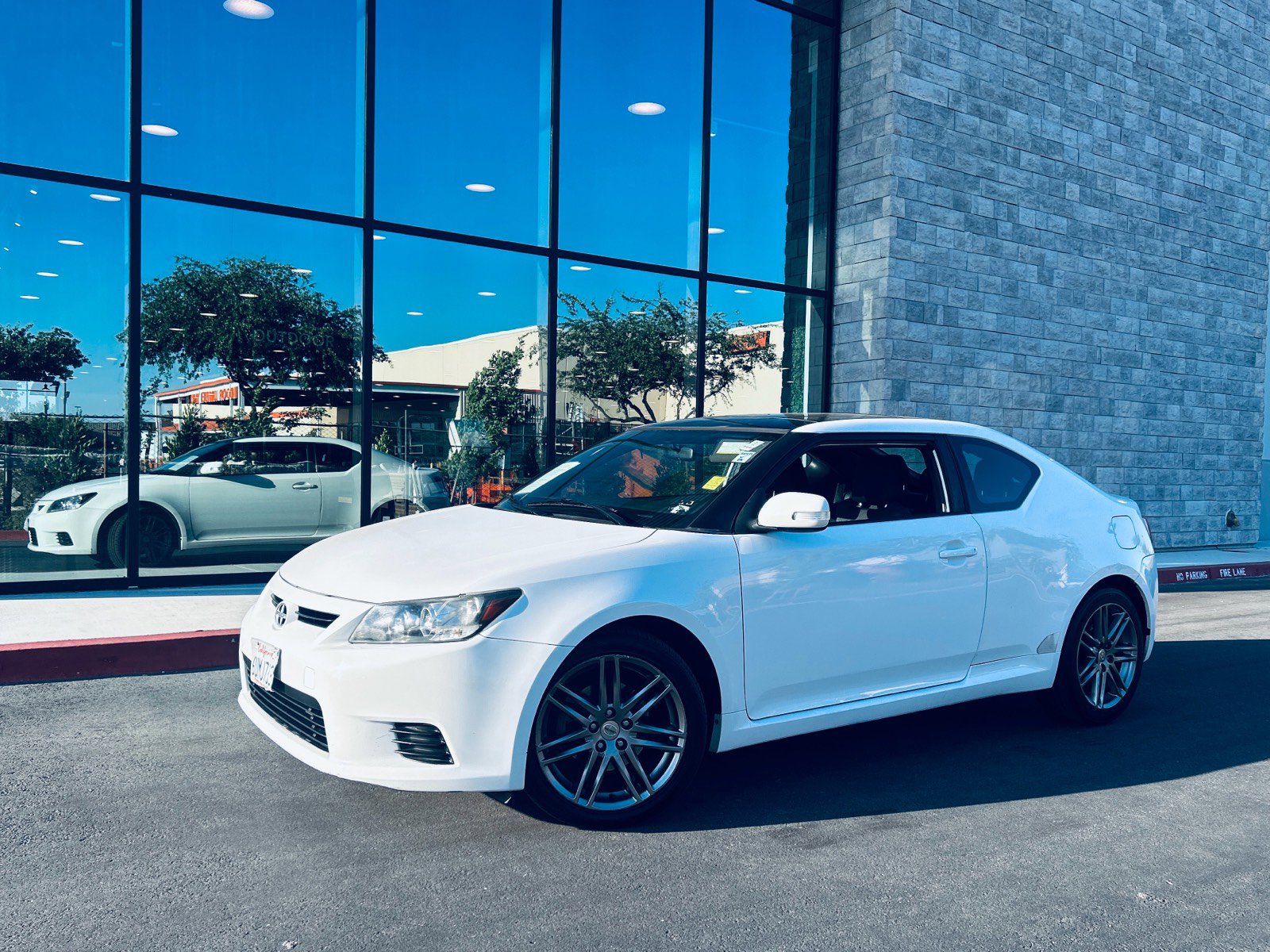 Used 2012 Scion tC FWD image 1