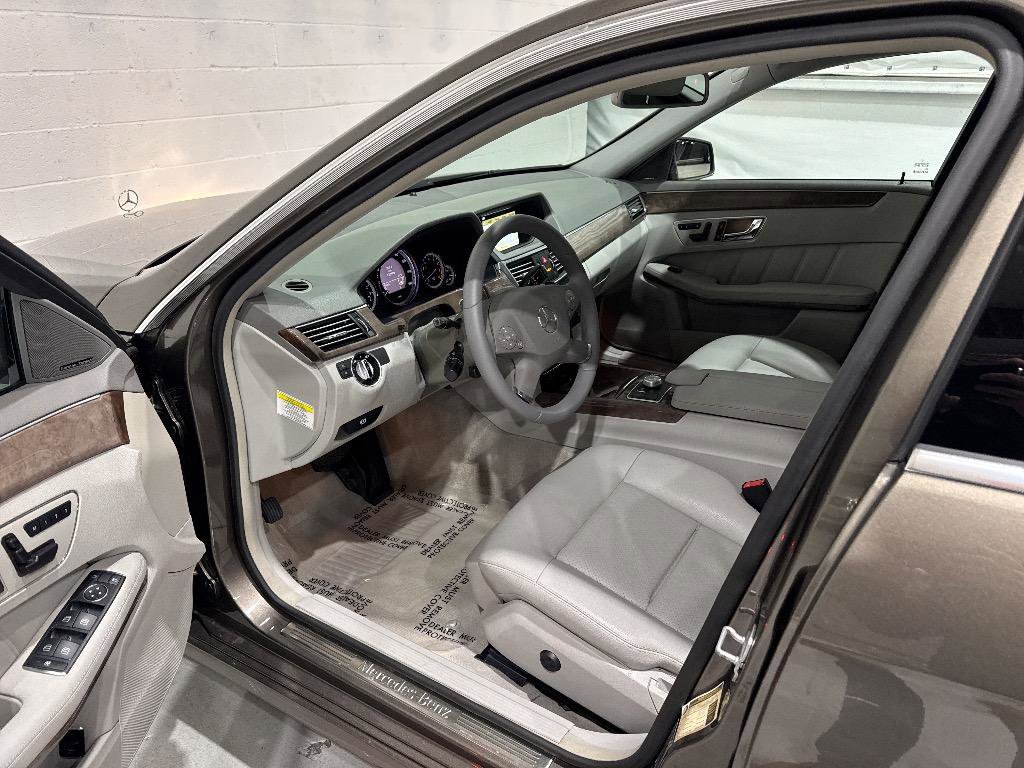 Used 2011 Mercedes-Benz E 350 Sedan image 28