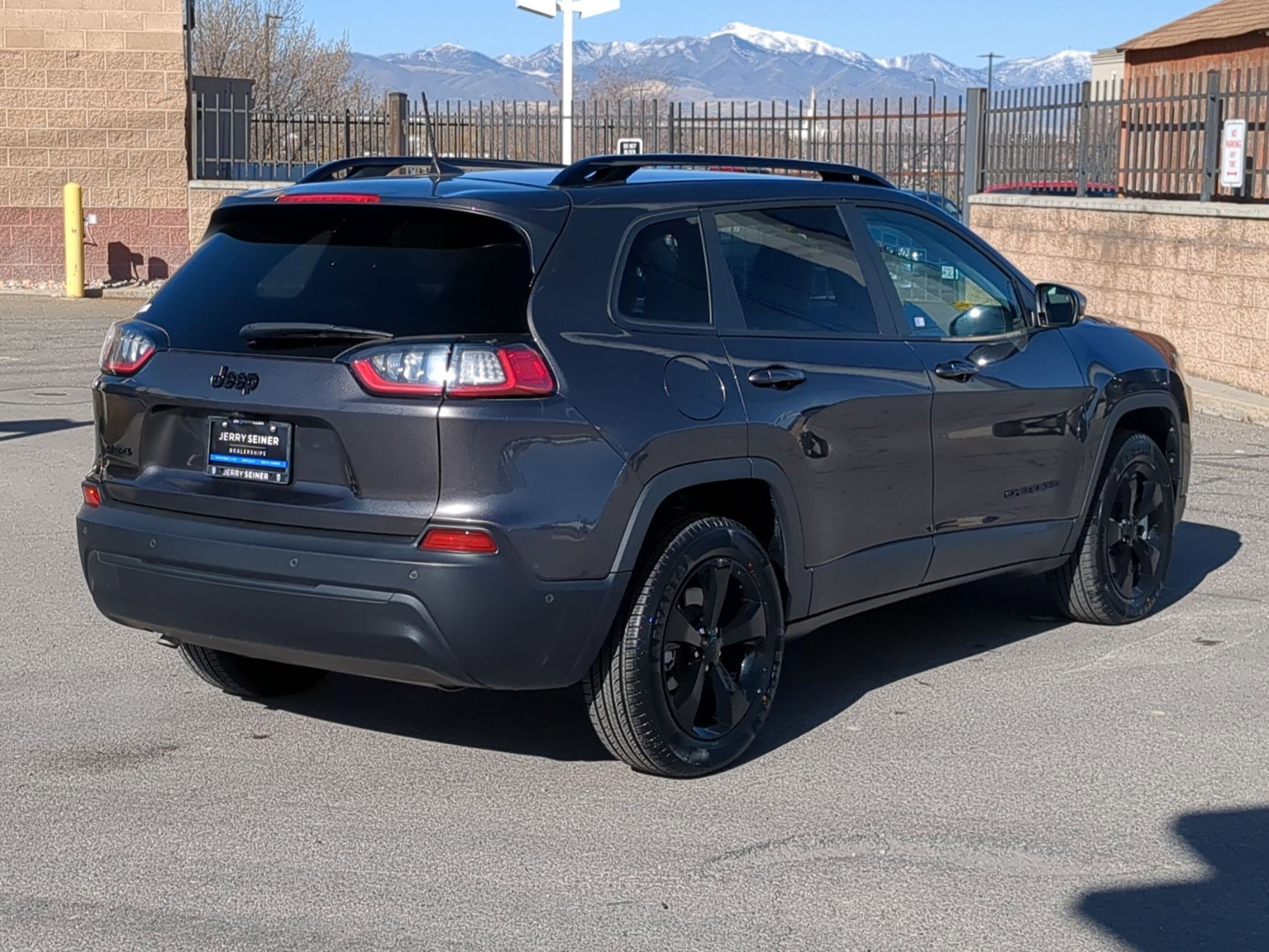 Used 2023 Jeep Cherokee Altitude Lux image 6