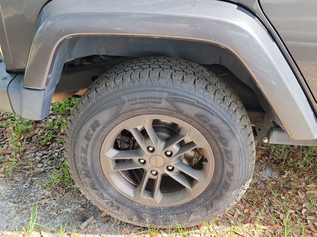 Used 2016 Jeep Wrangler Unlimited Sahara AWD/4WD image 16