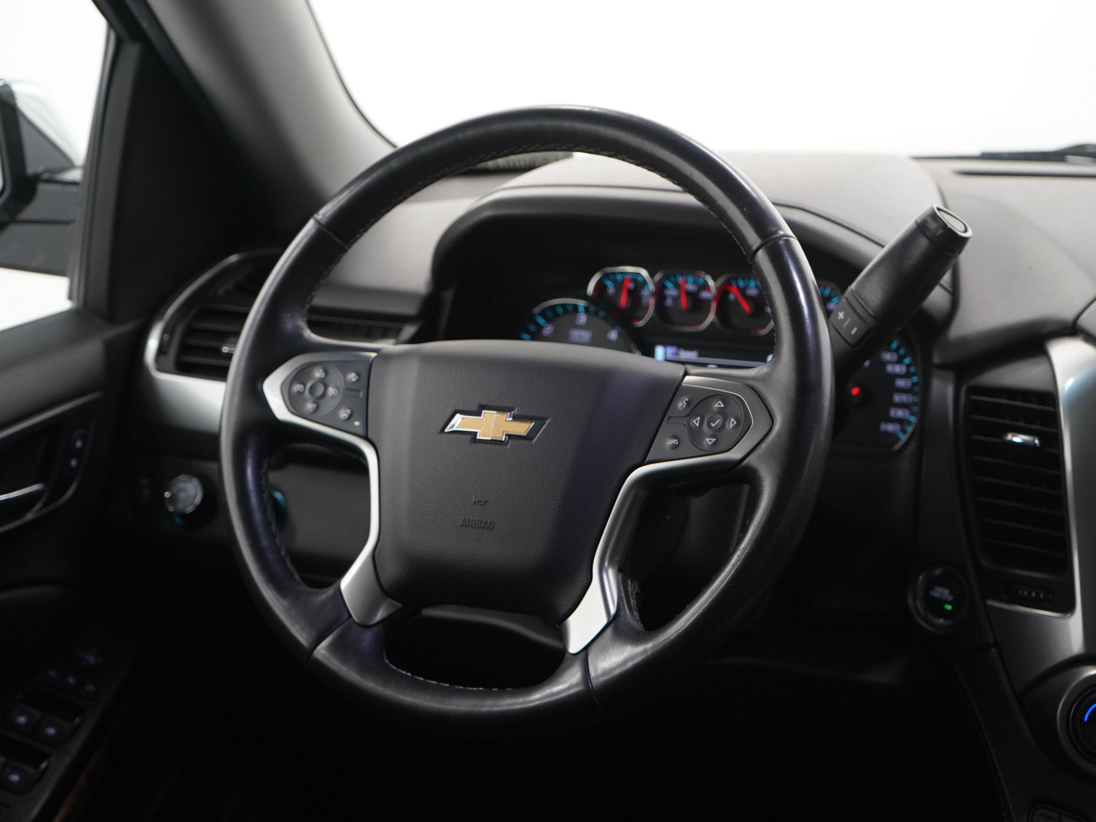 Used 2018 Chevrolet Suburban Premier AWD/4WD image 15