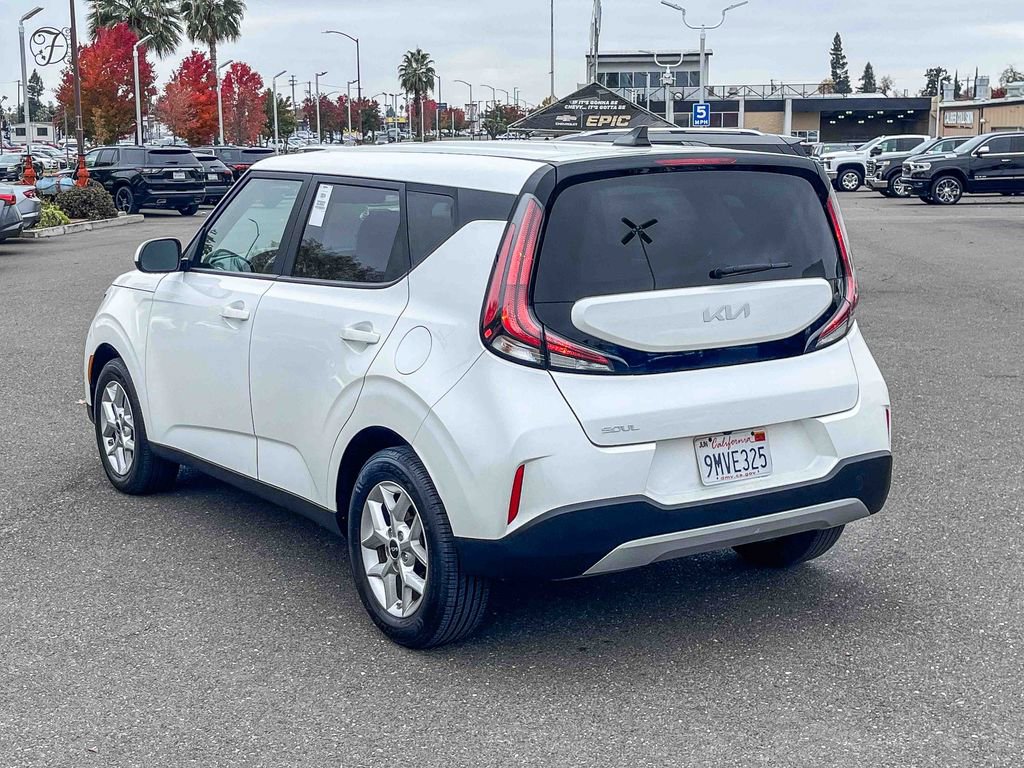 Used 2024 Kia Soul LX w/ Option Group 015 image 2