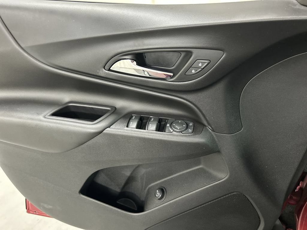 Used 2018 Chevrolet Equinox LT AWD/4WD image 11