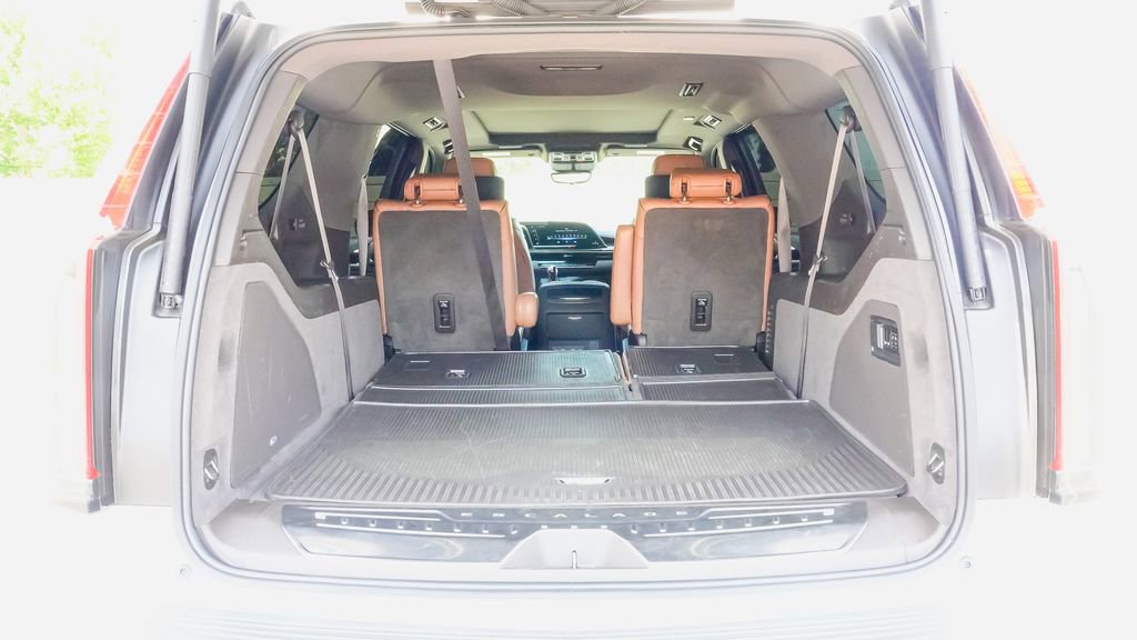 Certified 2021 Cadillac Escalade ESV Premium Luxury w/ LPO, Radiant Package AWD/4WD image 9