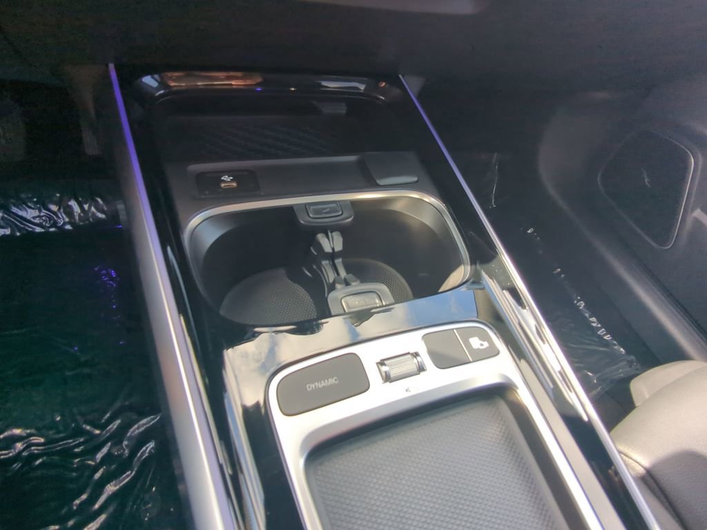 Used 2024 Mercedes-Benz GLB 250 4MATIC image 8