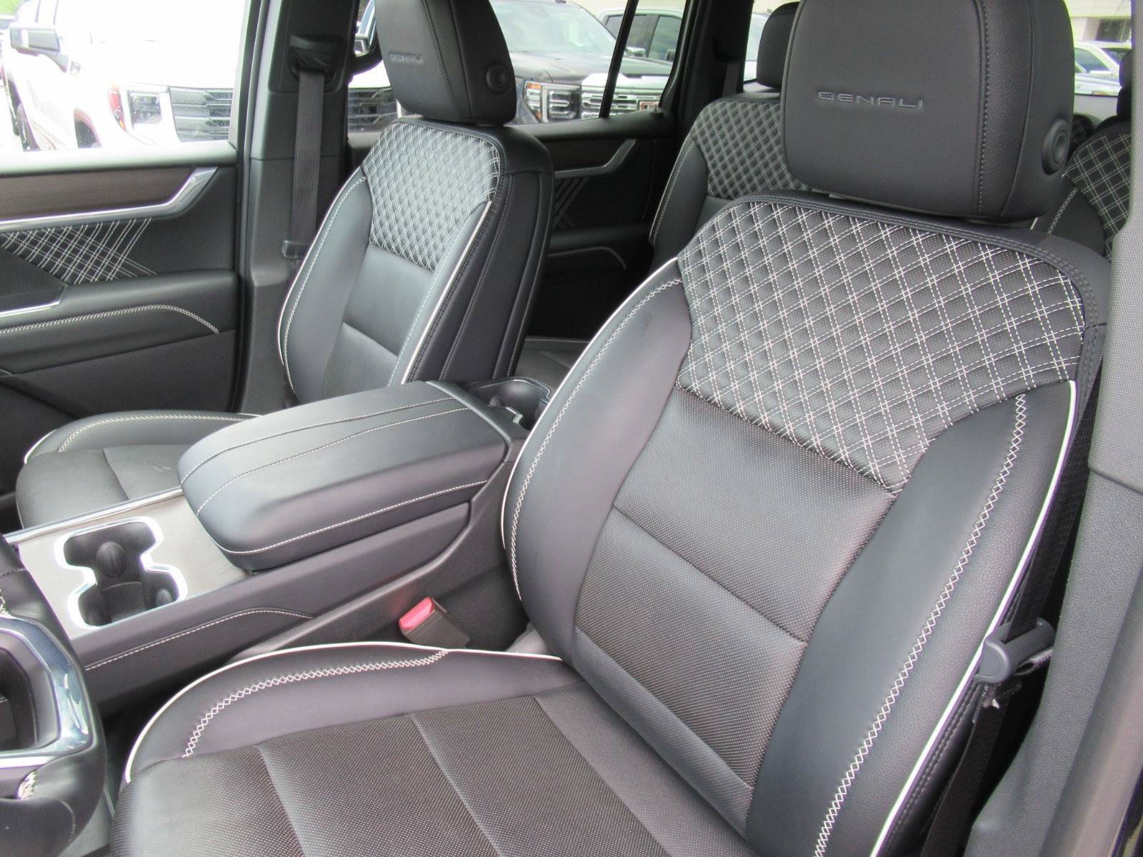 Used 2025 GMC Acadia Denali FWD image 20