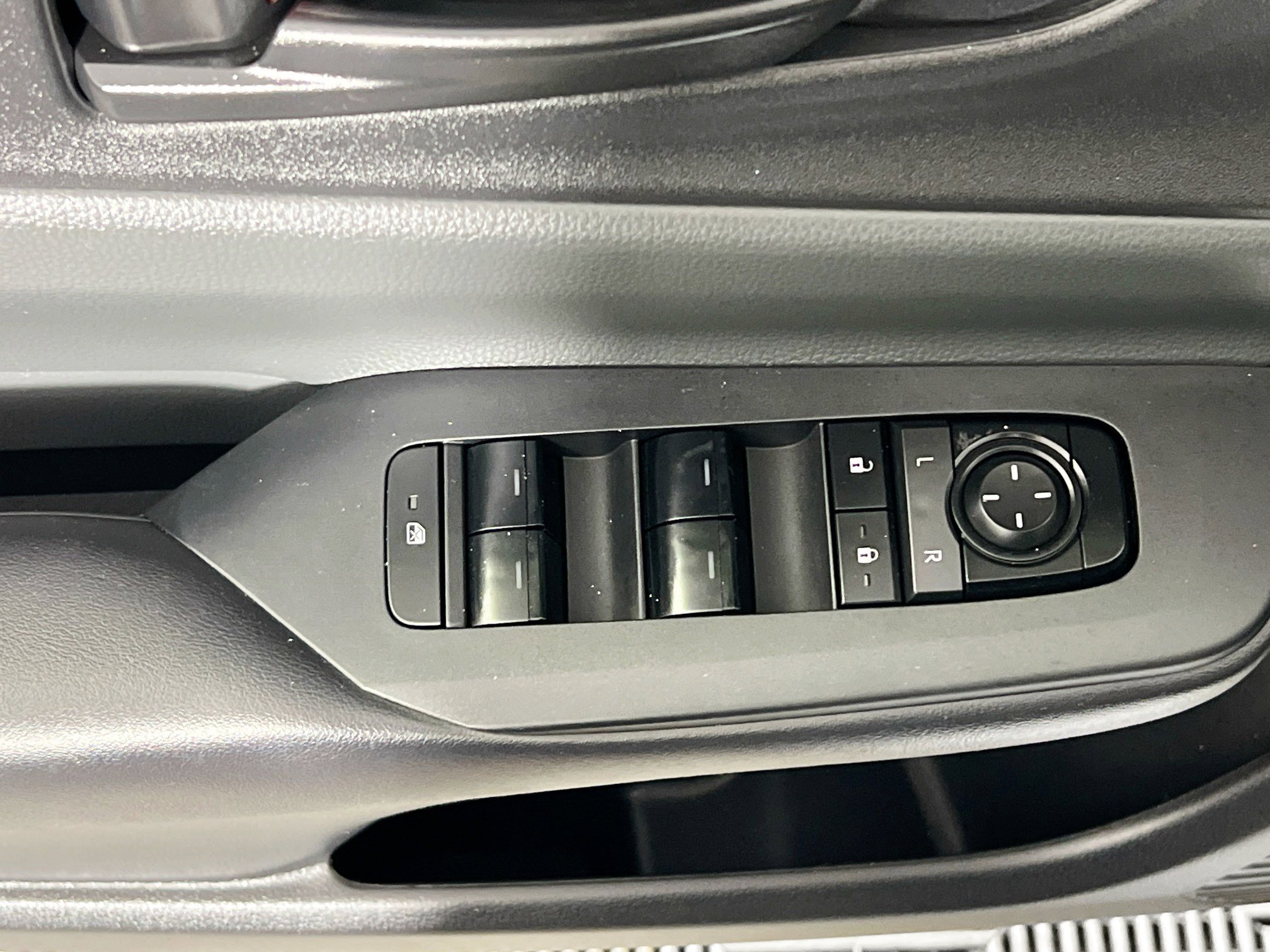 Used 2023 Toyota Prius LE FWD image 15