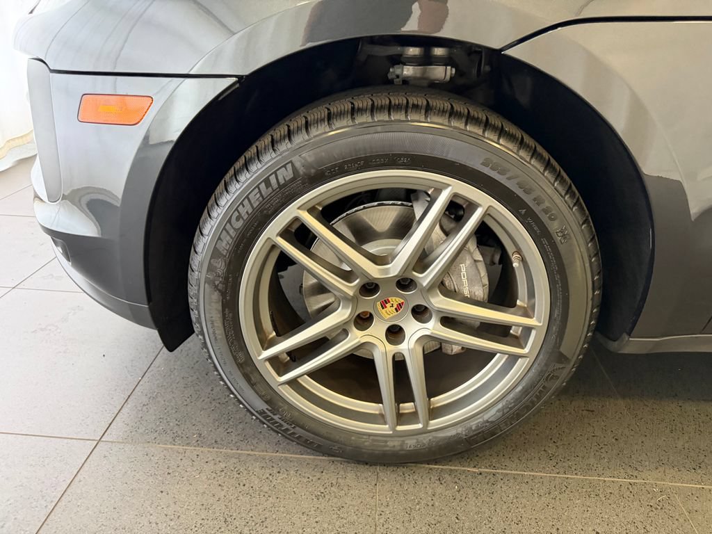 Certified 2021 Porsche Macan AWD/4WD image 10