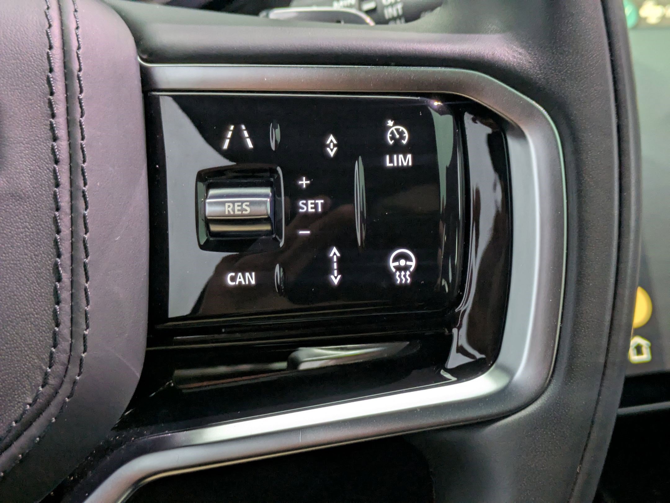 Certified 2024 Land Rover Range Rover Sport SE image 17