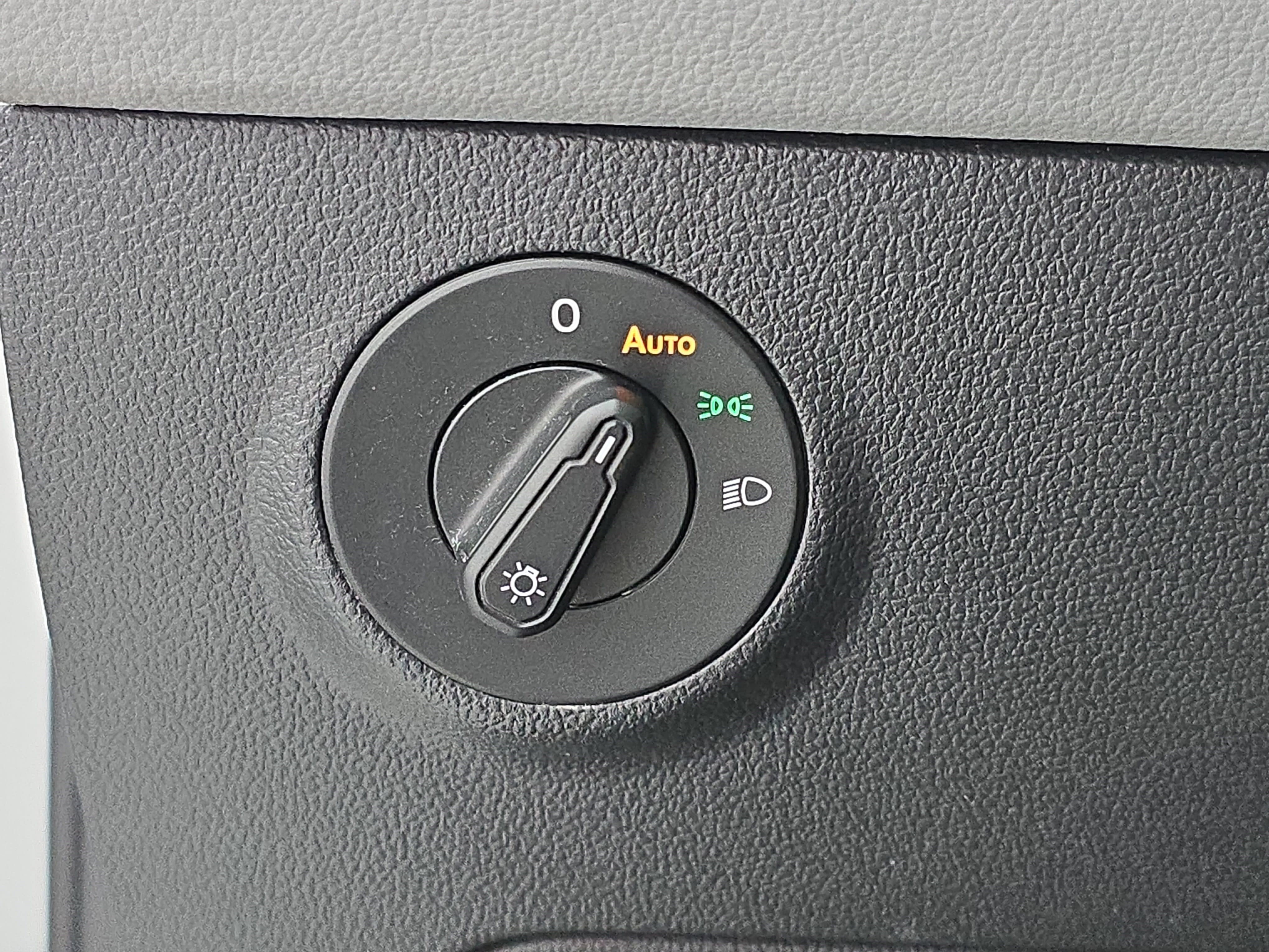 Used 2024 Volkswagen Taos SEL image 25