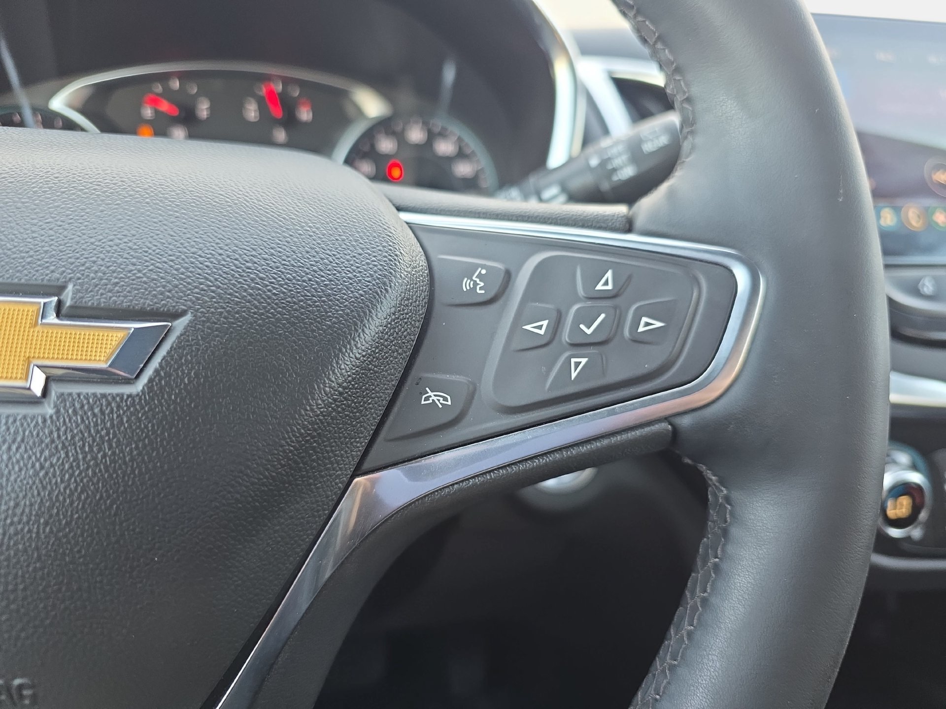 Used 2024 Chevrolet Equinox Premier FWD image 18