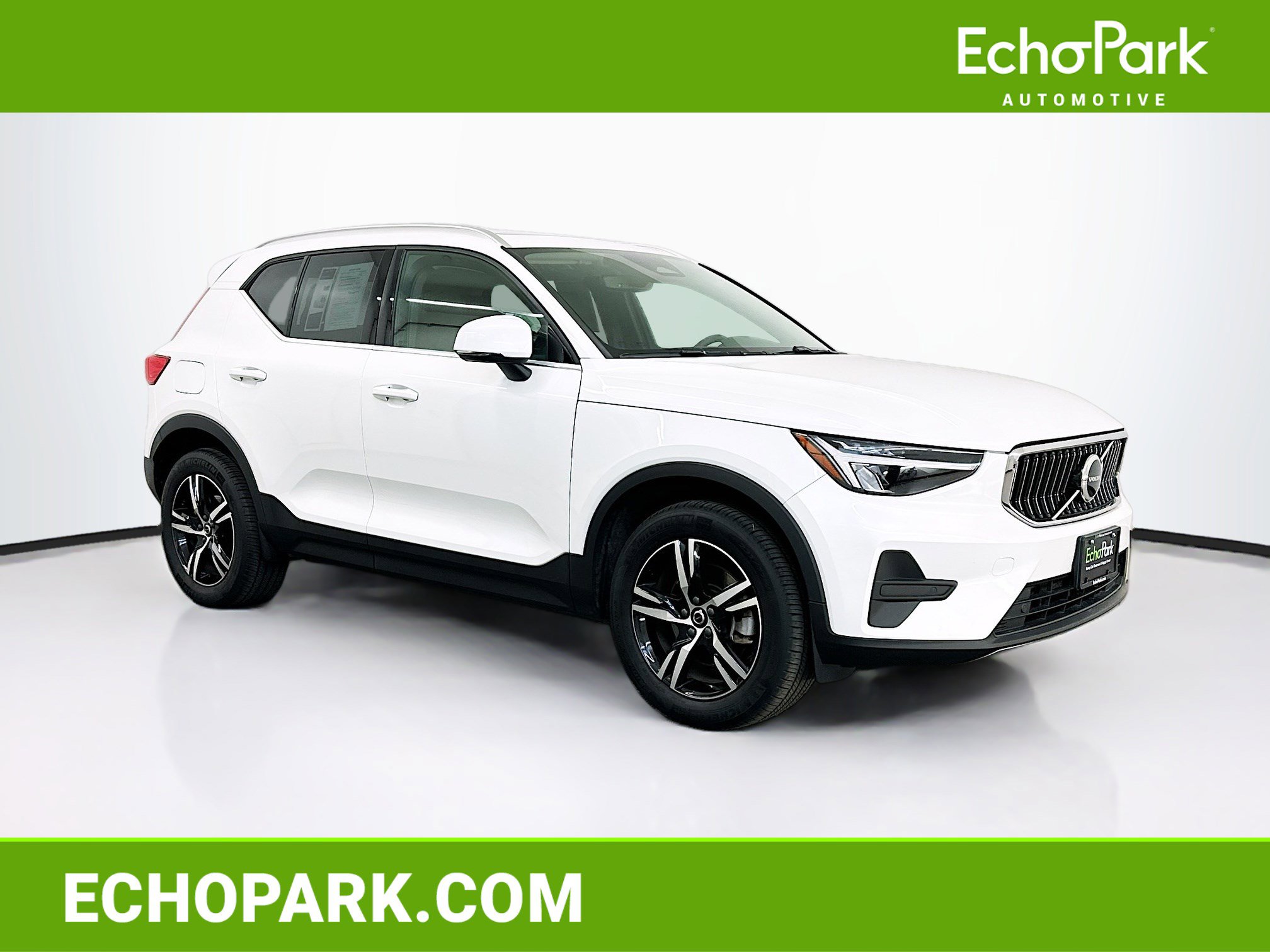 Used 2025 Volvo XC40 B5 Core