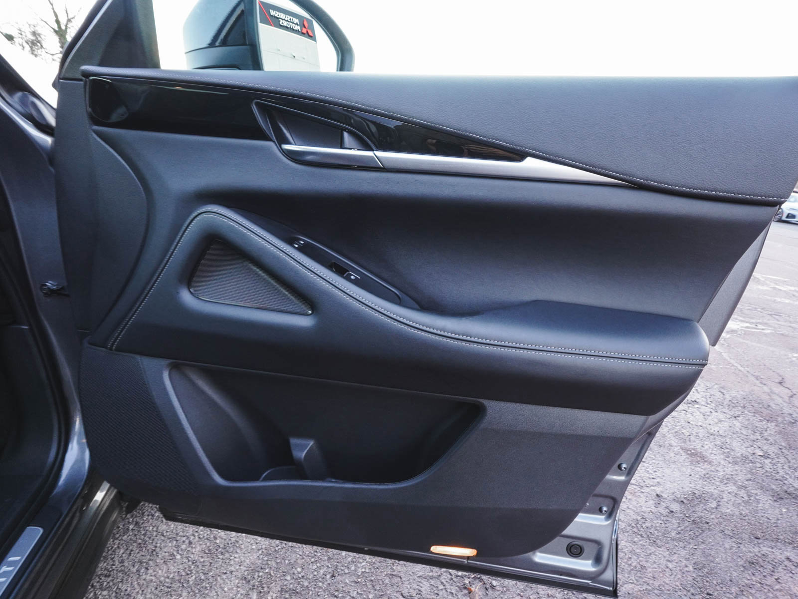 Used 2025 INFINITI QX60 Pure w/ Cargo Package image 11