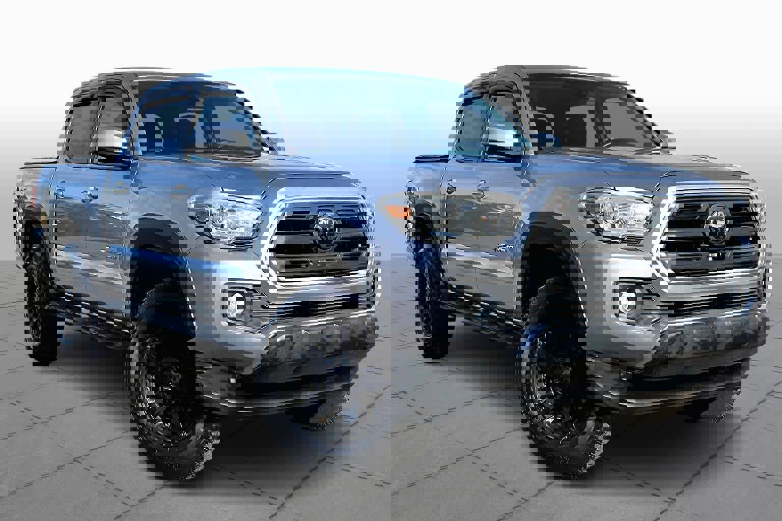 Used 2018 Toyota Tacoma SR5 w/ SR5 Appearance Package (SM) image 3