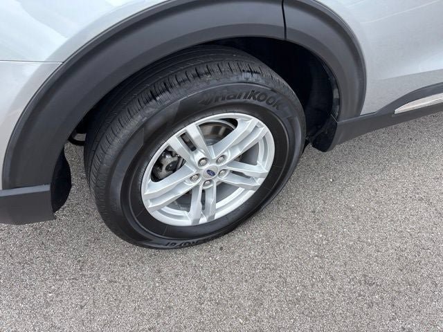 Used 2023 Ford Explorer XLT w/ Equipment Group 202A AWD/4WD image 4