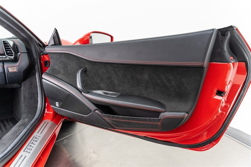 Used 2012 Ferrari 458 Spider RWD image 57