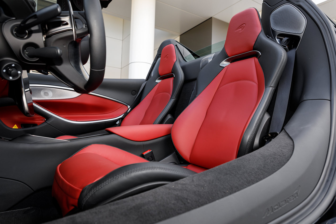 Used 2026 McLaren Artura Spider RWD image 49