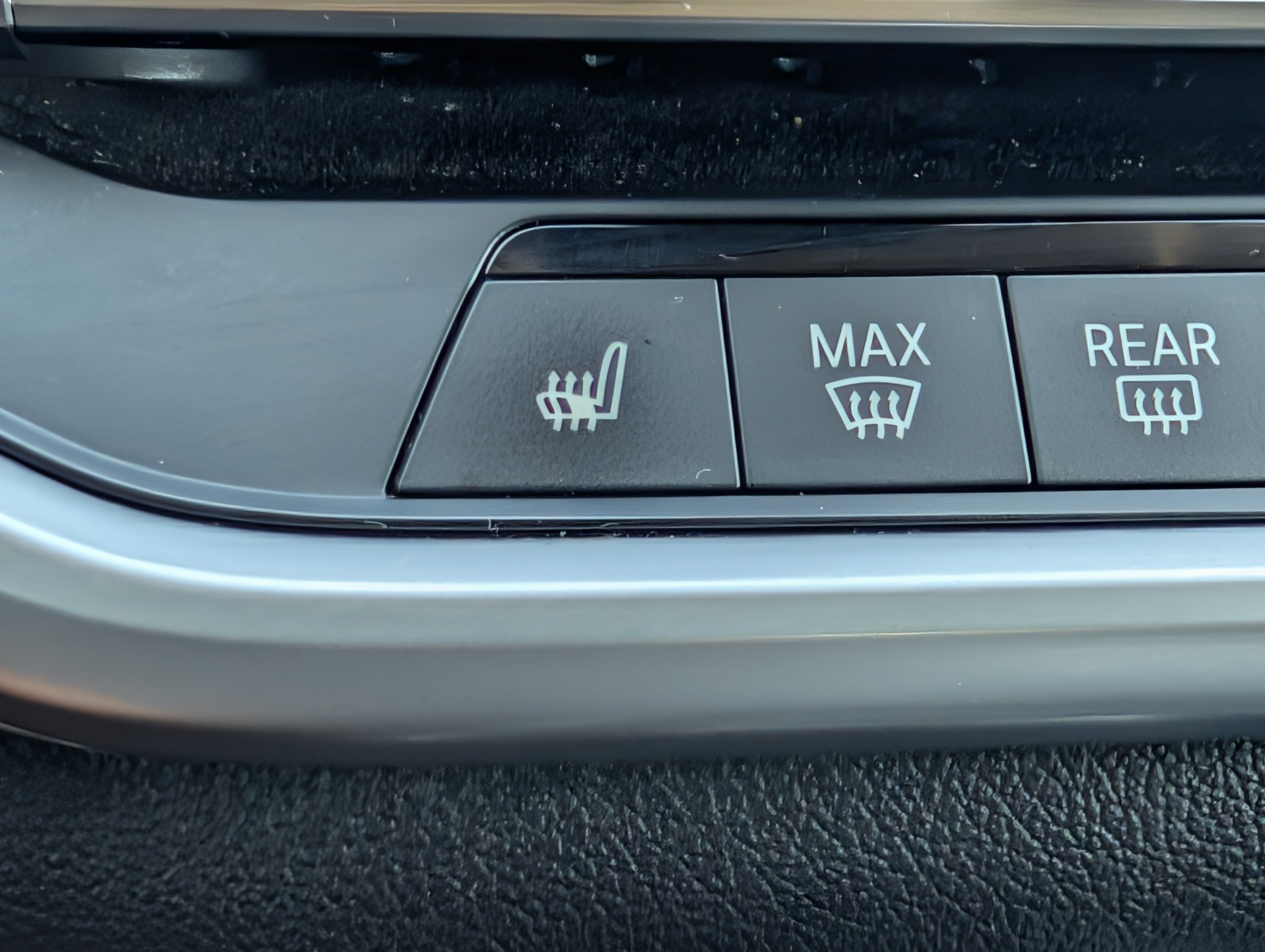 Used 2020 BMW X7 xDrive40i w/ Premium Package AWD/4WD image 23