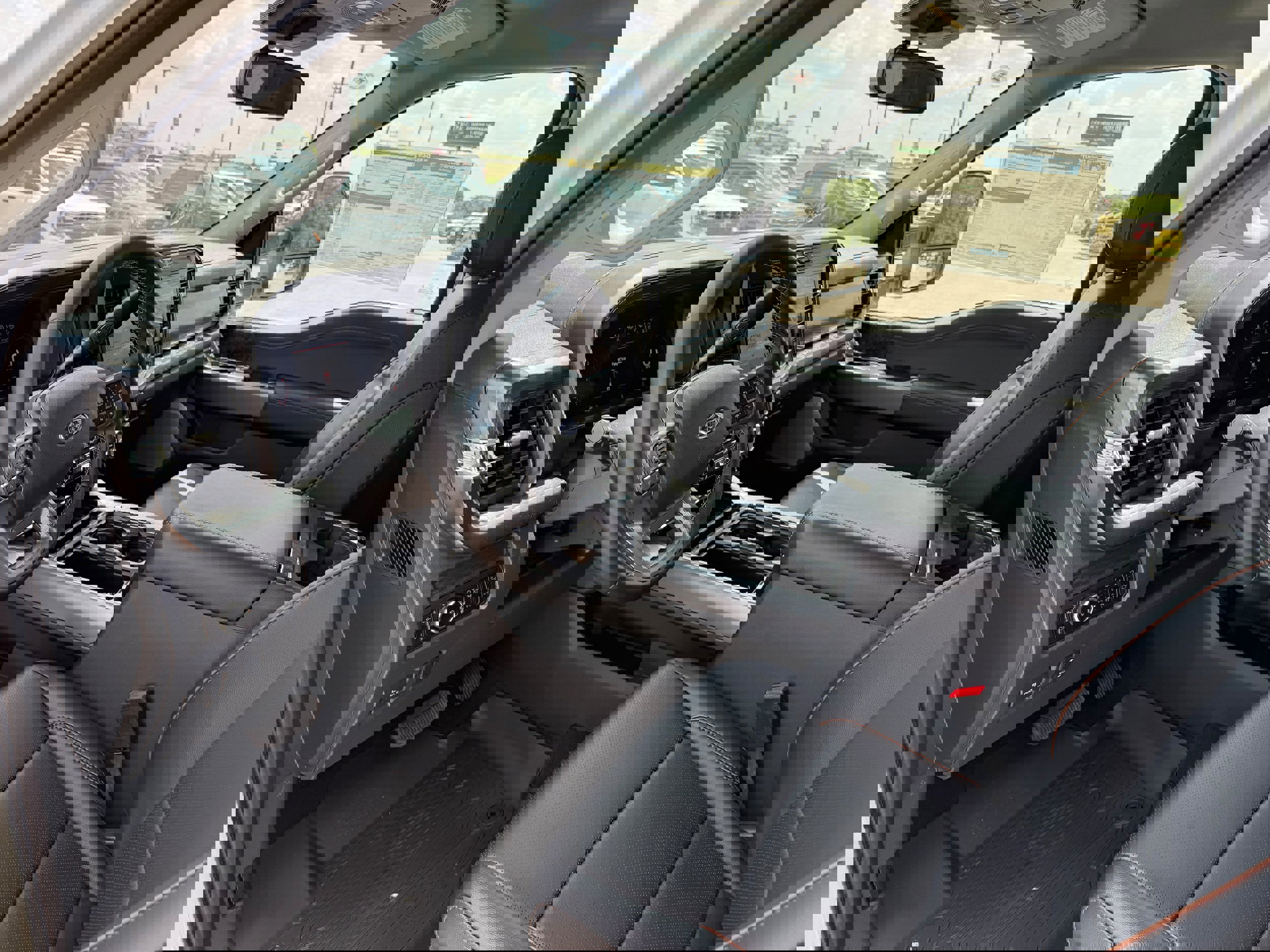 New 2025 Ford F350 Lariat w/ Lariat Ultimate Package image 13