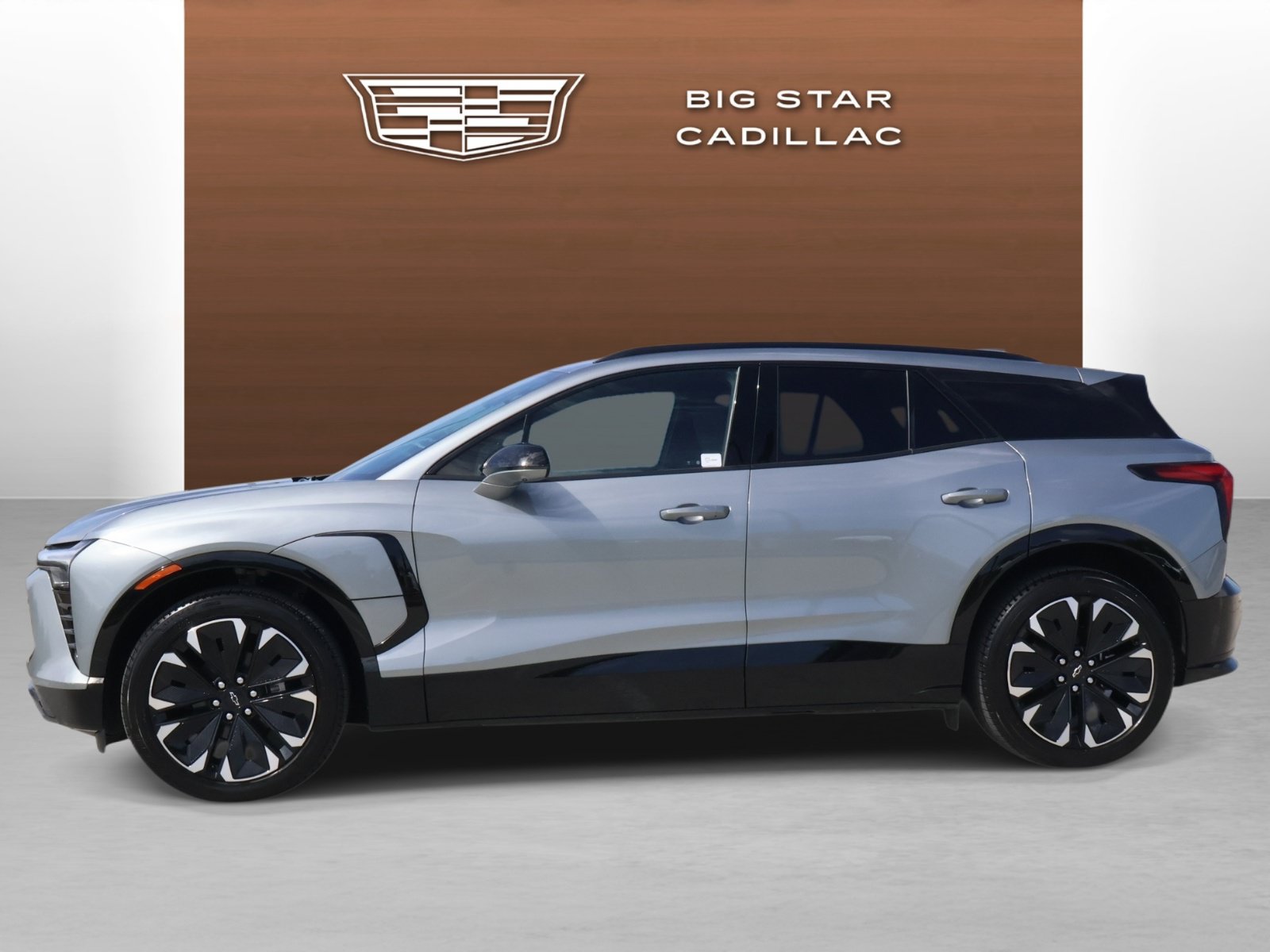 Used 2025 Chevrolet Blazer EV RS RWD image 2