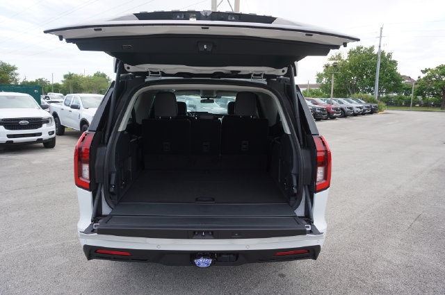 New 2026 Ford Expedition Max Active RWD image 17