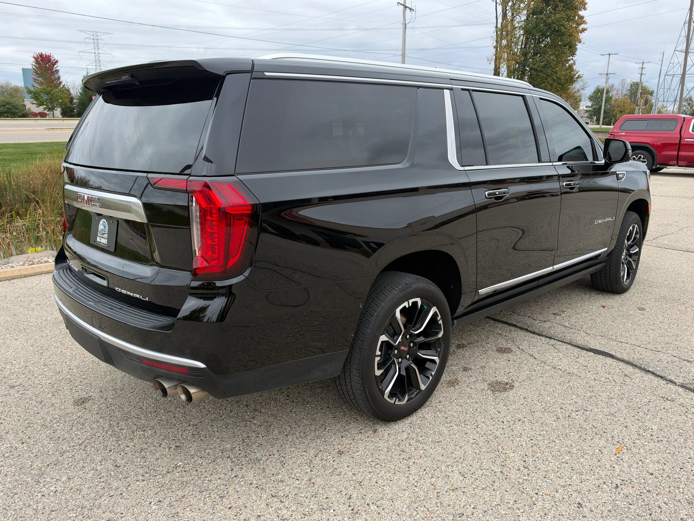 Used 2024 GMC Yukon XL Denali AWD/4WD image 5