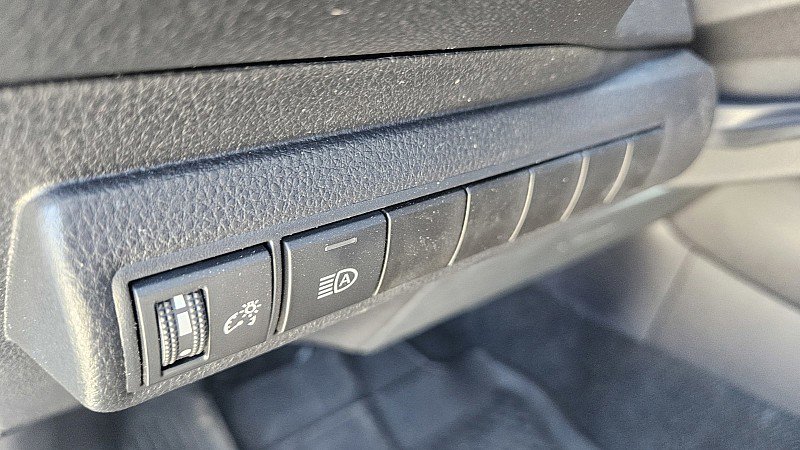 Used 2025 Toyota Corolla LE FWD image 19