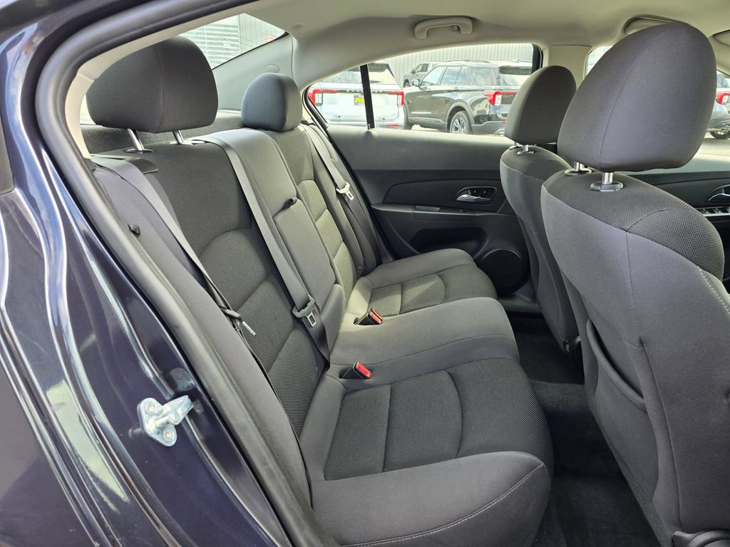Used 2016 Chevrolet Cruze LT w/ Technology Package FWD image 16