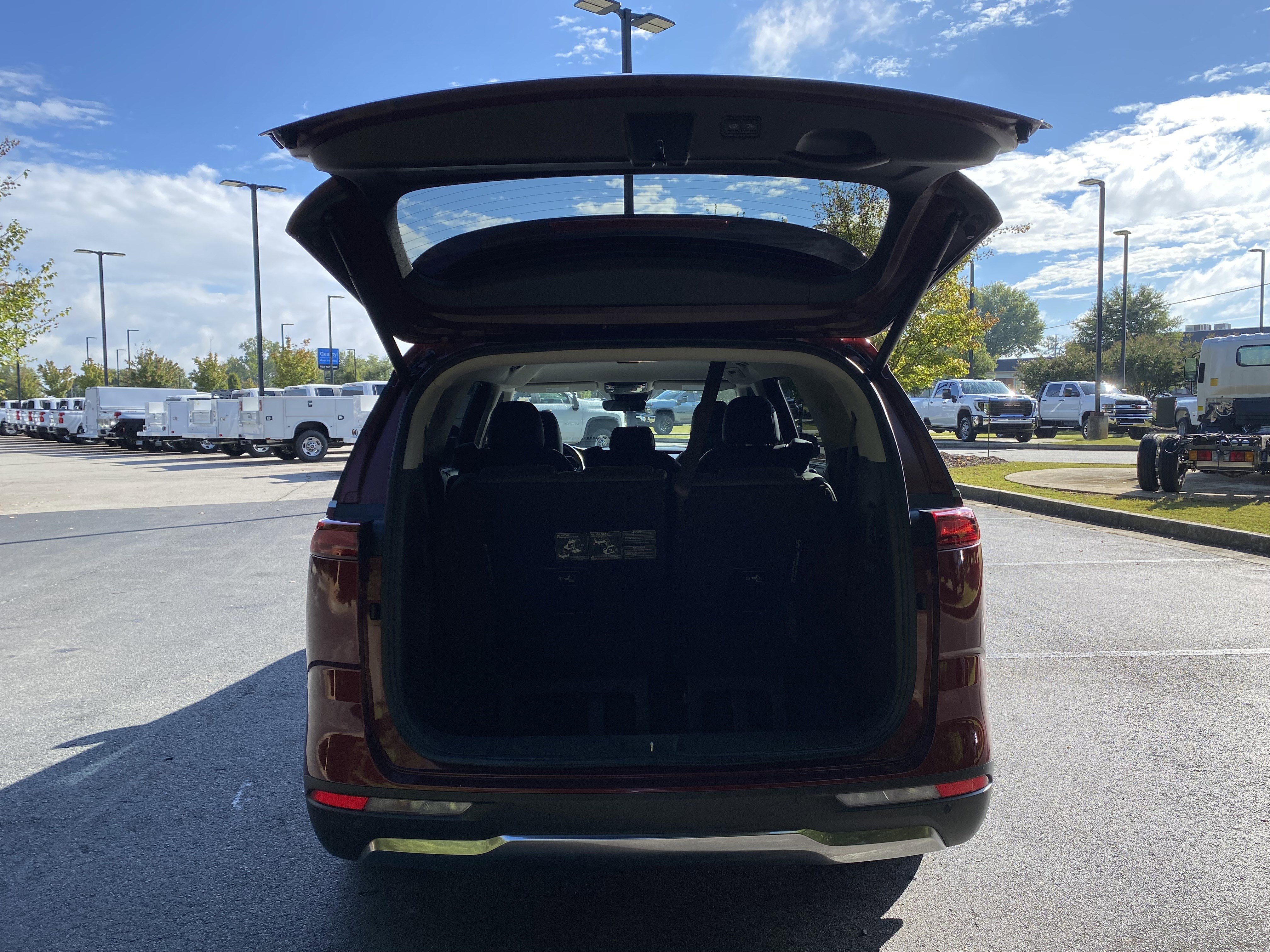 Used 2023 Kia Carnival SX image 11