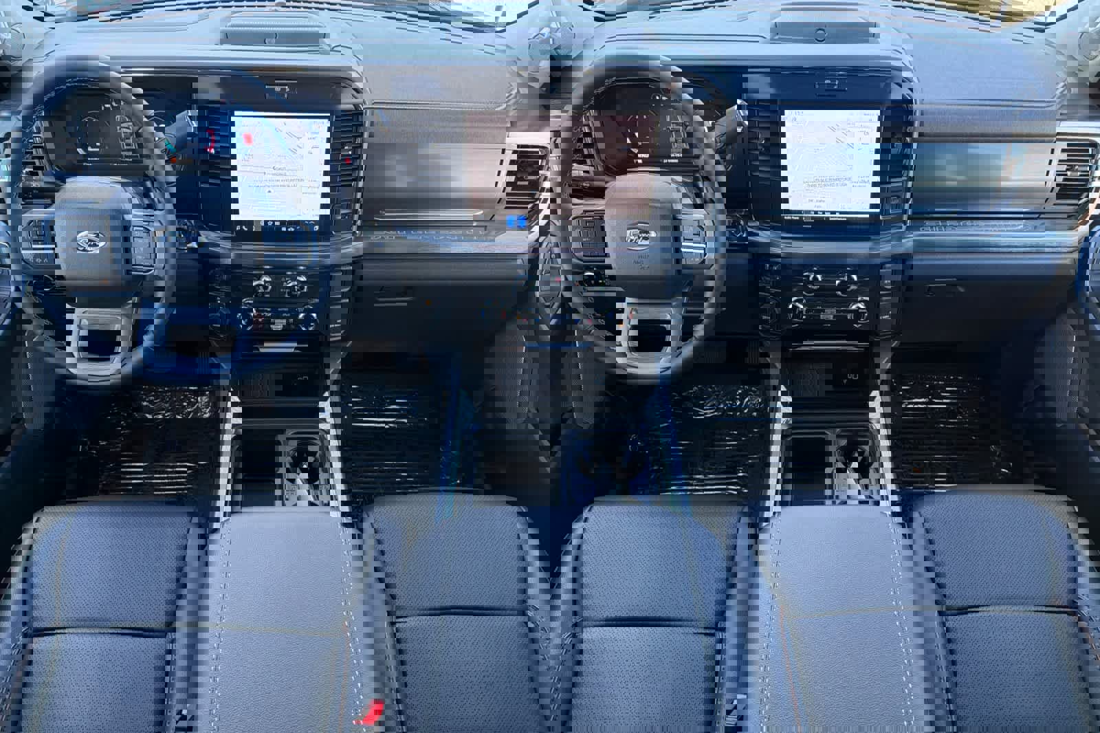 Used 2025 Ford F350 Lariat w/ Black Appearance Package image 3