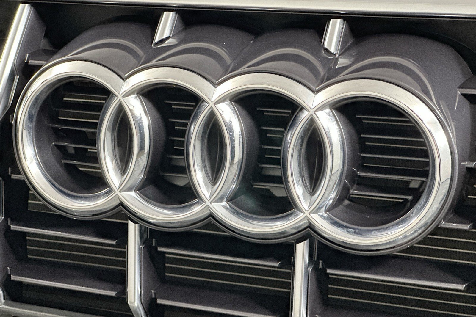 Used 2024 Audi Q3 2.0T Premium w/ Convenience Package AWD/4WD image 15