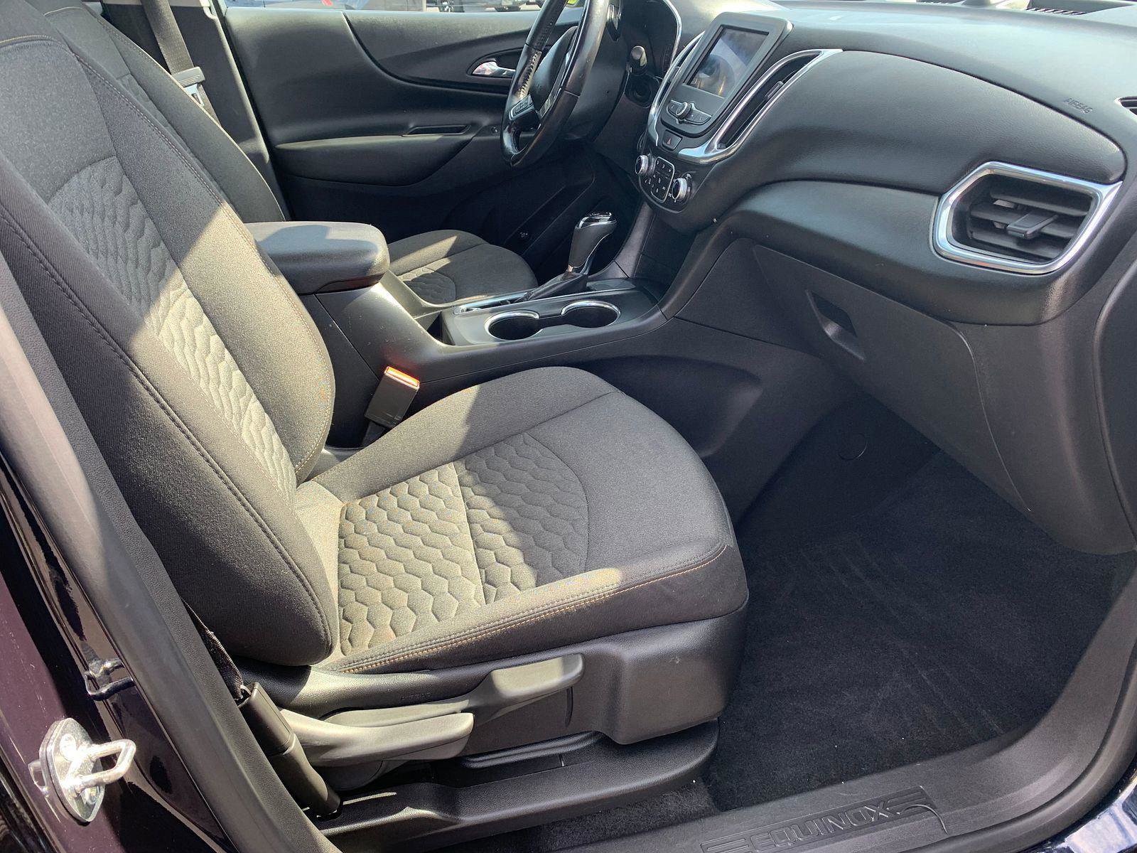 Used 2020 Chevrolet Equinox LT w/ Driver Convenience Package image 10