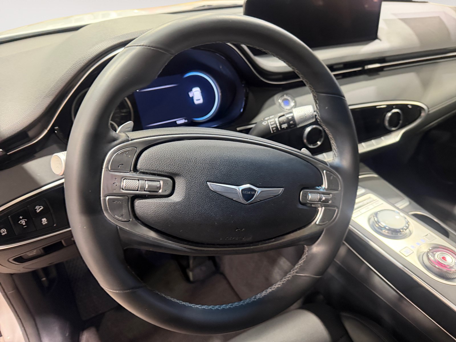 Used 2024 Genesis GV70 2.5T AWD/4WD image 16