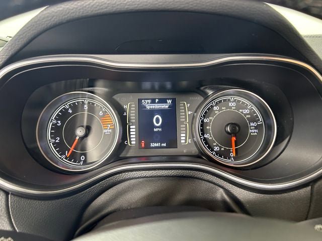 Used 2020 Jeep Cherokee Latitude Plus w/ Cold Weather Group AWD/4WD image 18