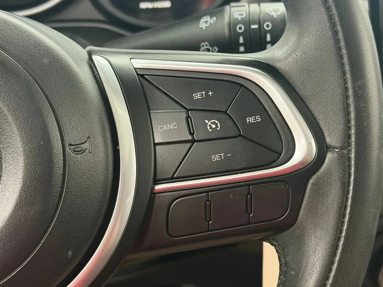 Used 2018 FIAT 500L Lounge FWD image 26