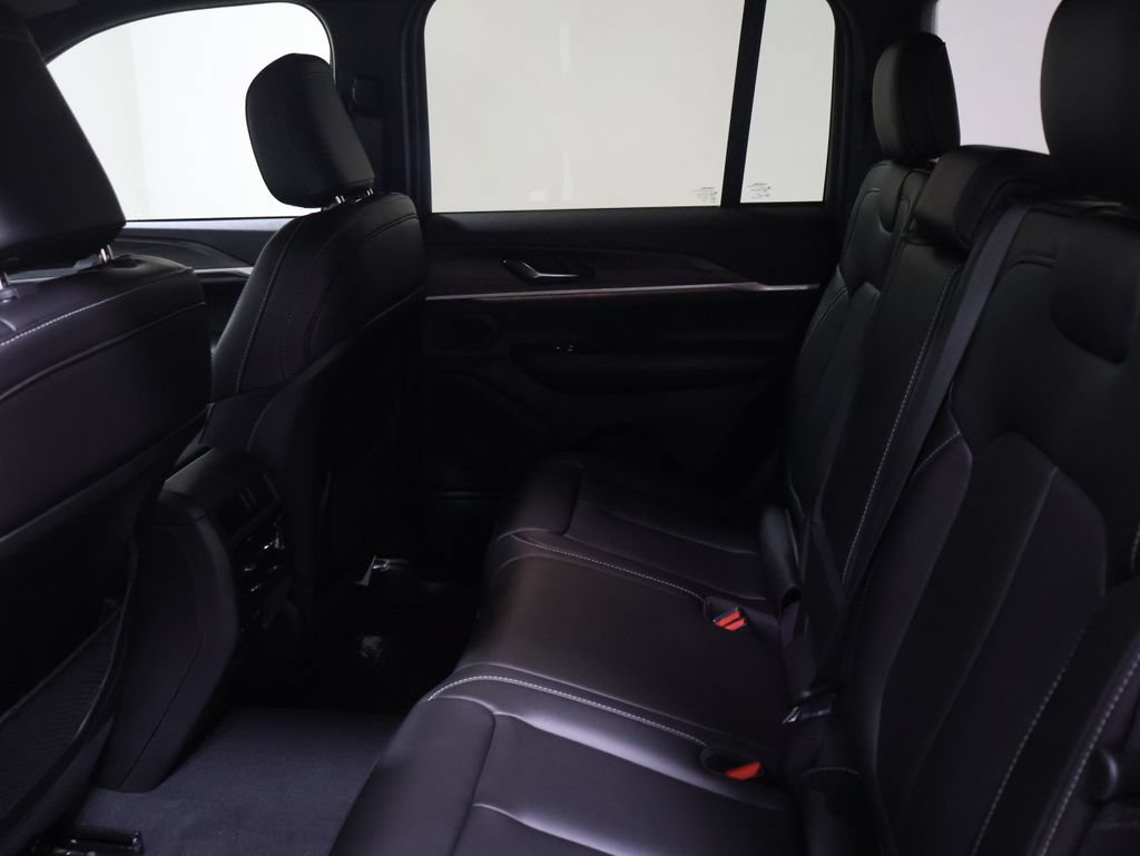 New 2027 Jeep Grand Cherokee Limited AWD/4WD image 10