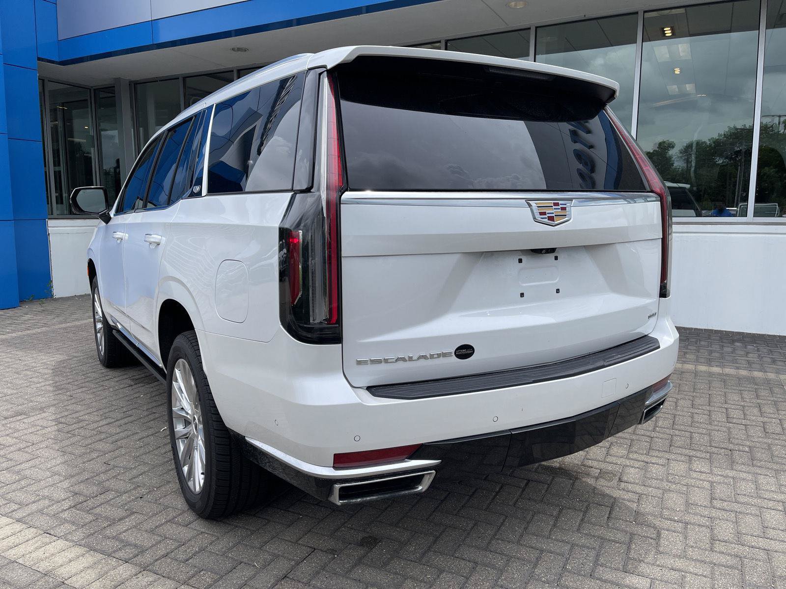 Used 2024 Cadillac Escalade Premium Luxury w/ Performance Package AWD/4WD image 3