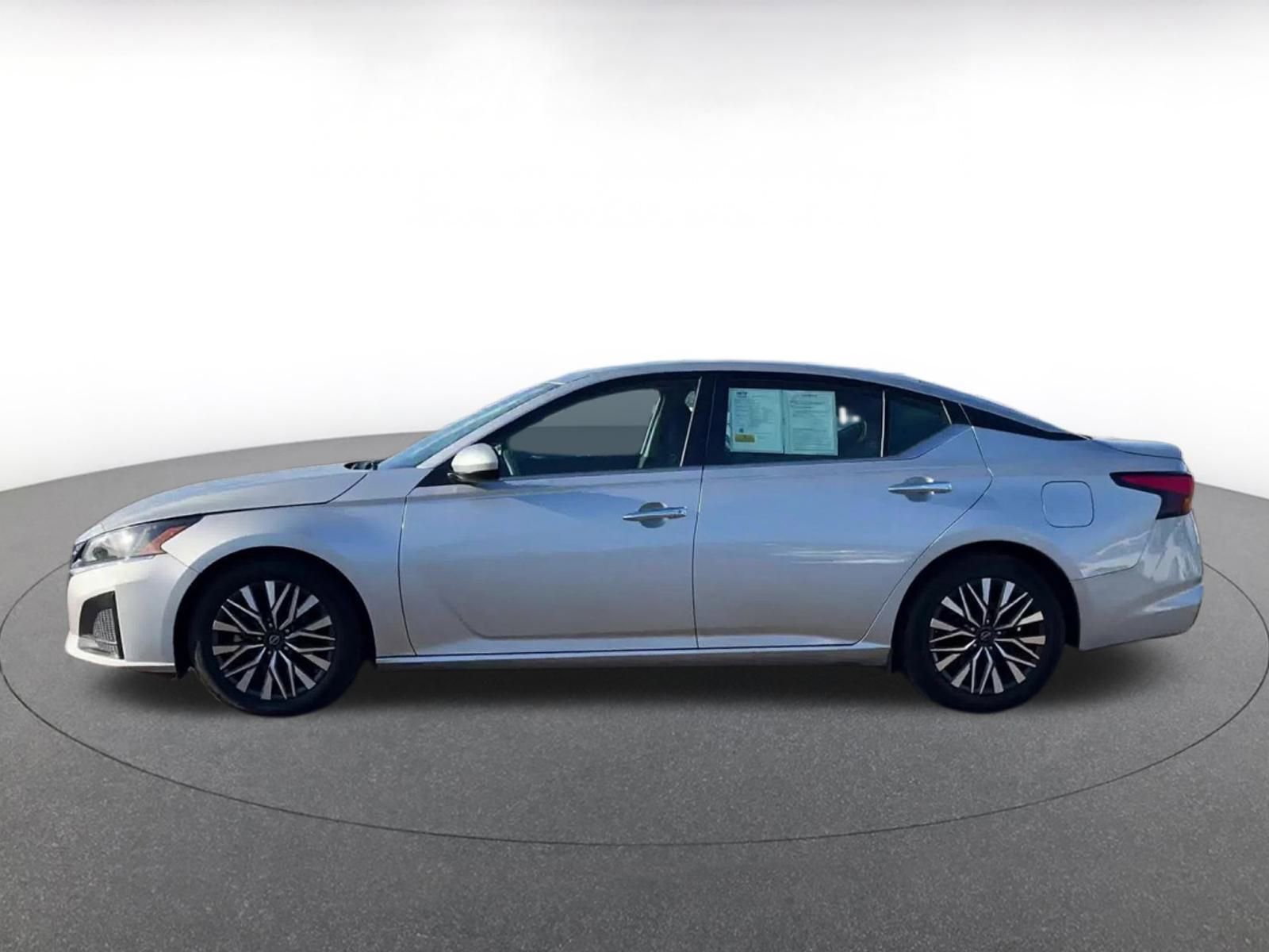 Used 2023 Nissan Altima 2.5 SV image 7