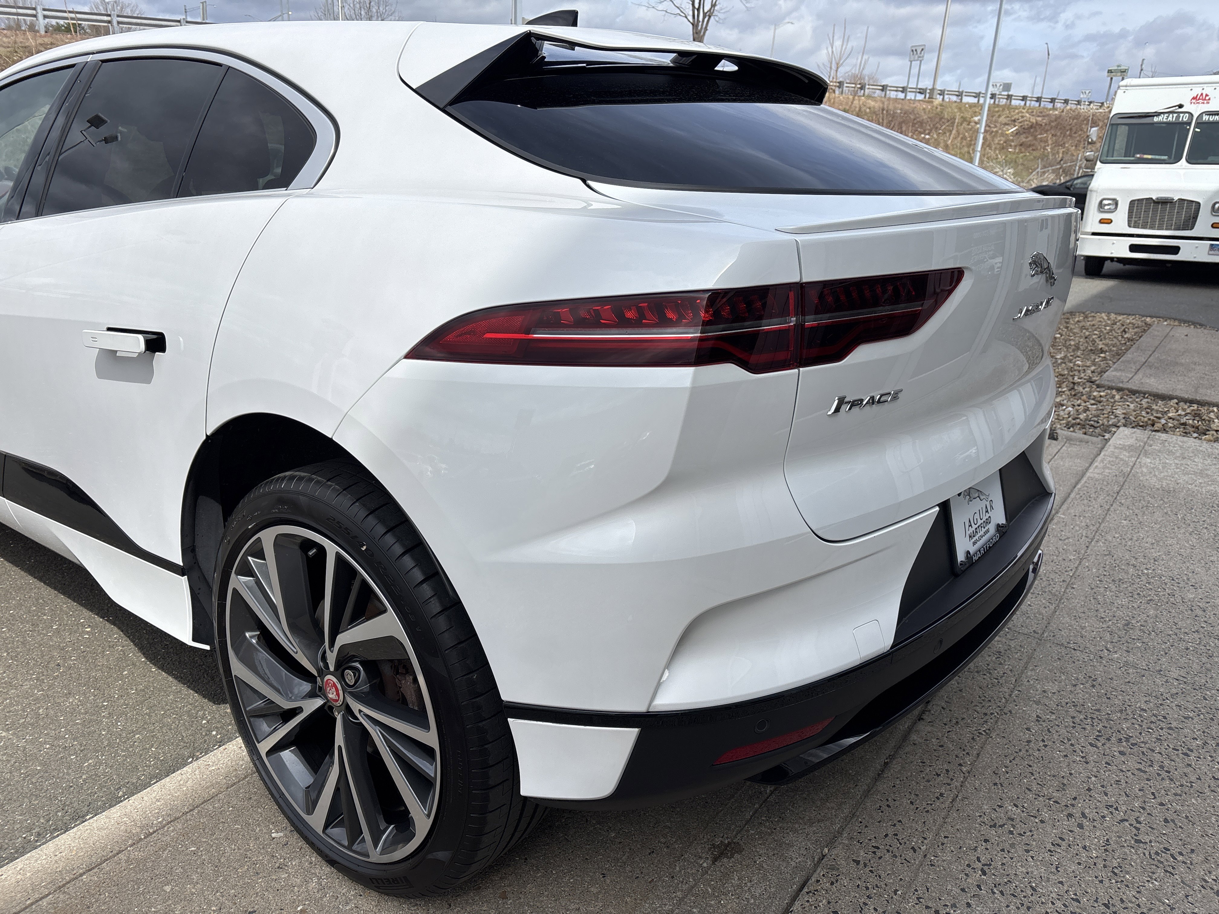 Certified 2023 Jaguar I-PACE HSE image 13