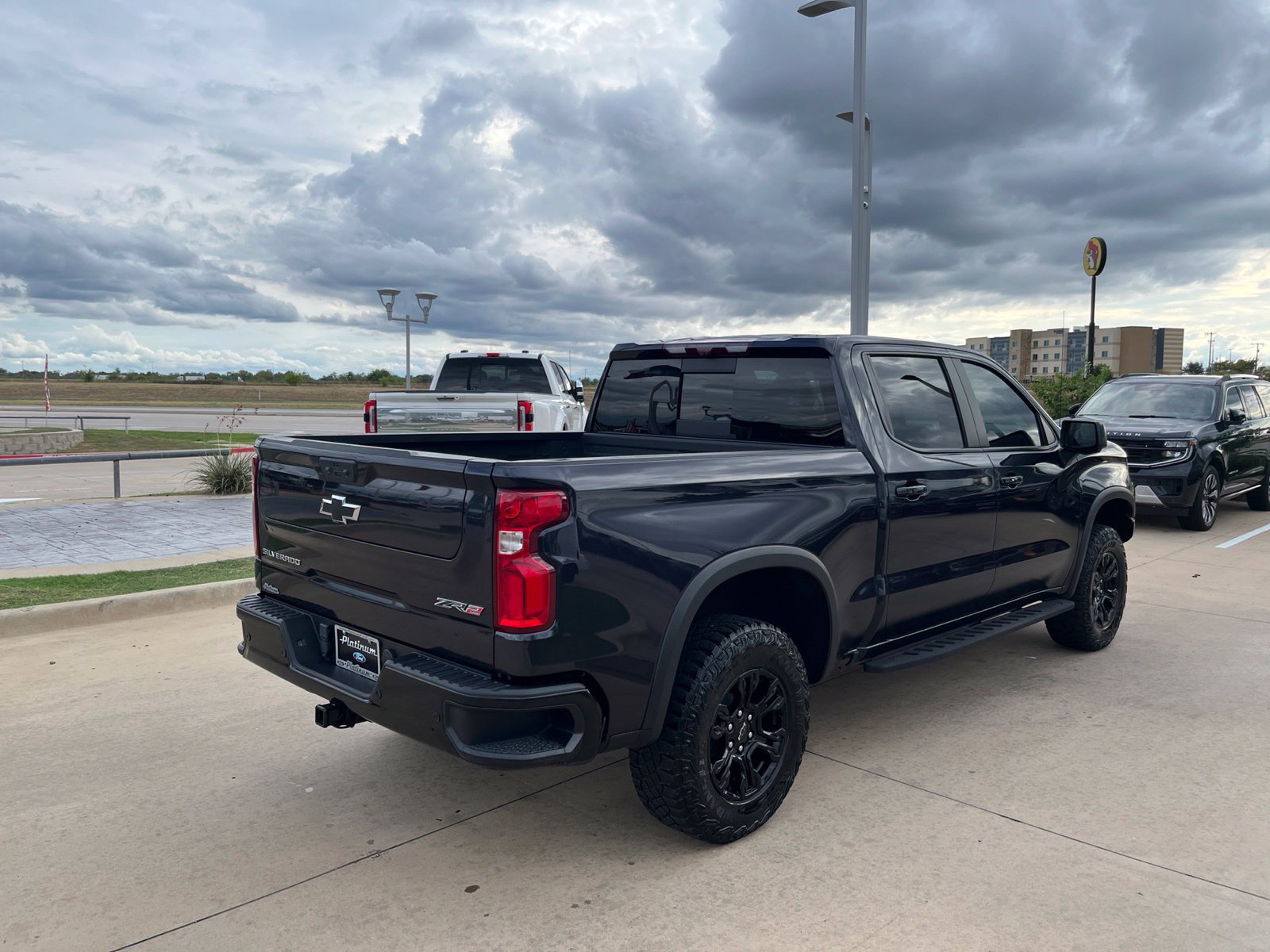 Used 2023 Chevrolet Silverado 1500 ZR2 w/ Technology Package AWD/4WD image 6