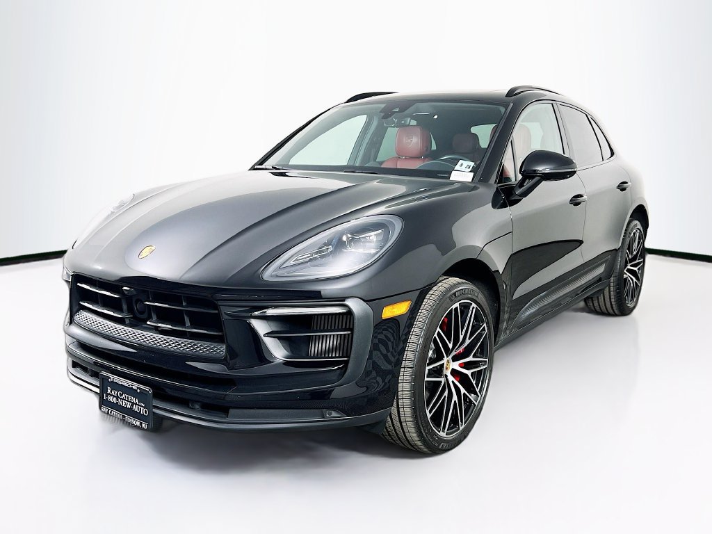 Certified 2024 Porsche Macan S AWD/4WD image 1
