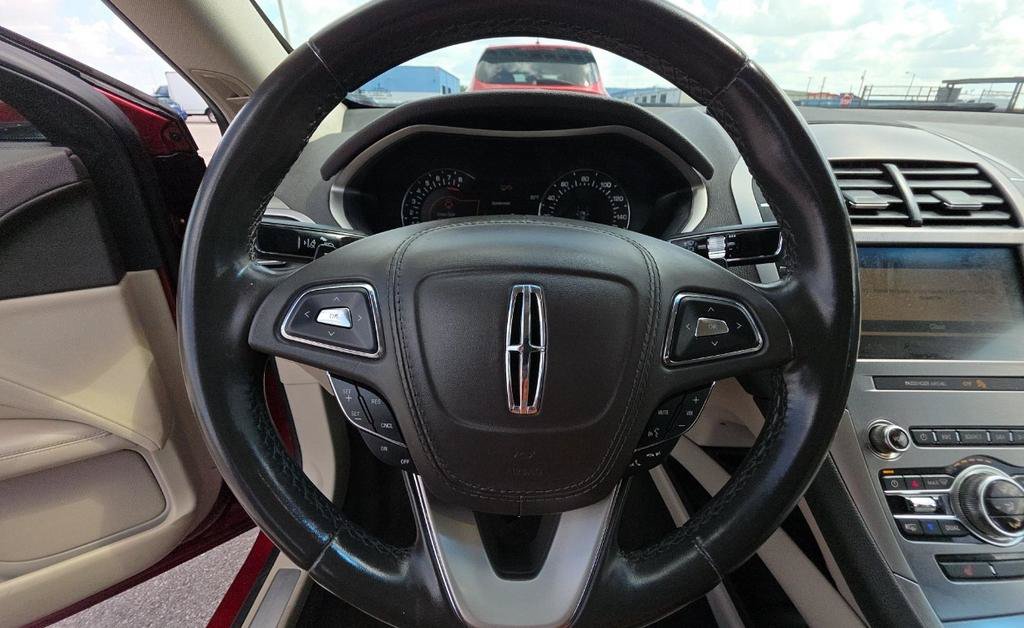 Used 2019 Lincoln MKZ Premiere FWD image 11