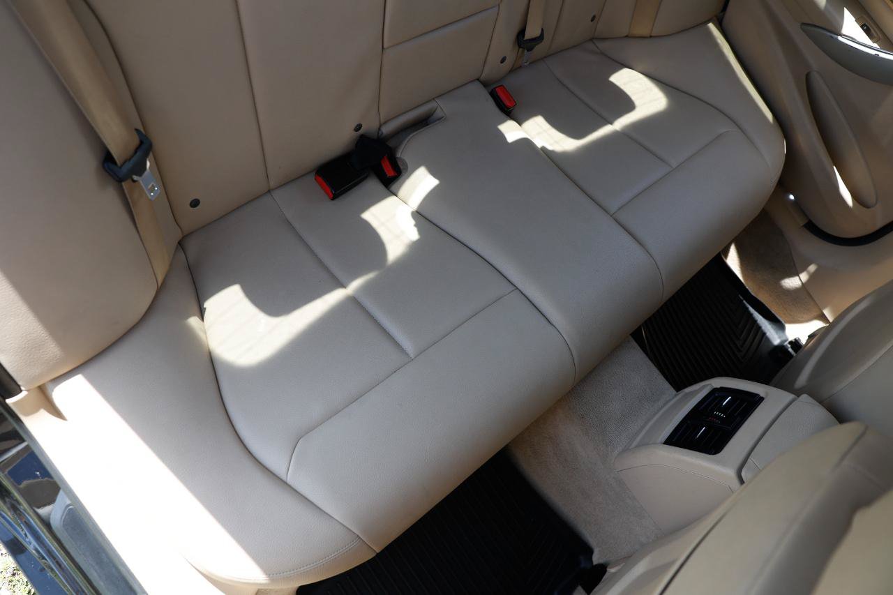 Used 2015 BMW 320i Sedan RWD image 12