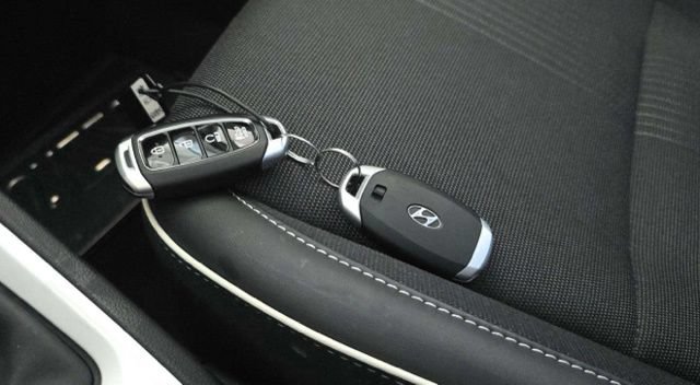 Used 2025 Hyundai Venue Limited FWD image 23