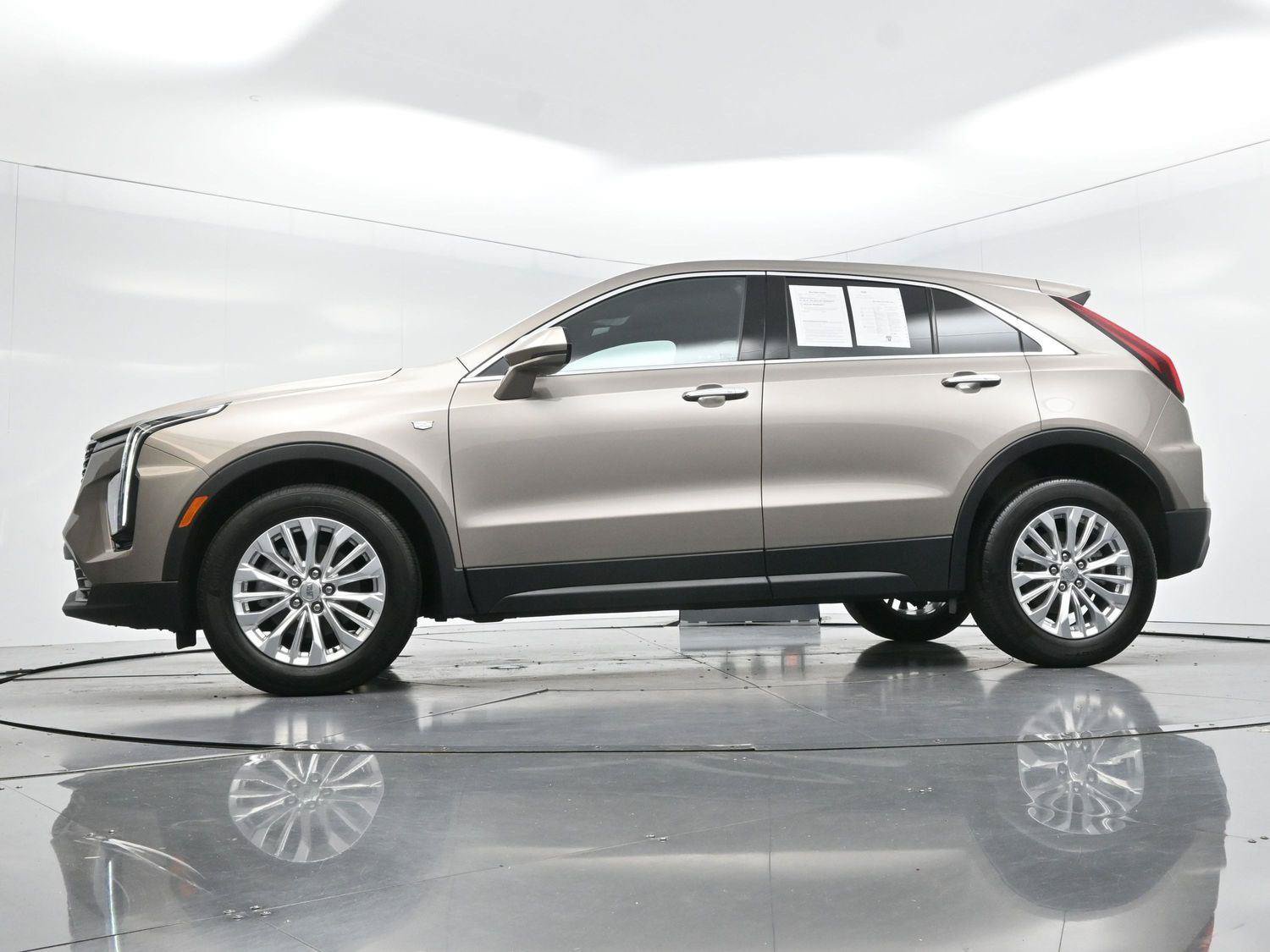 Certified 2024 Cadillac XT4 Luxury w/ Cold Weather Package FWD image 43