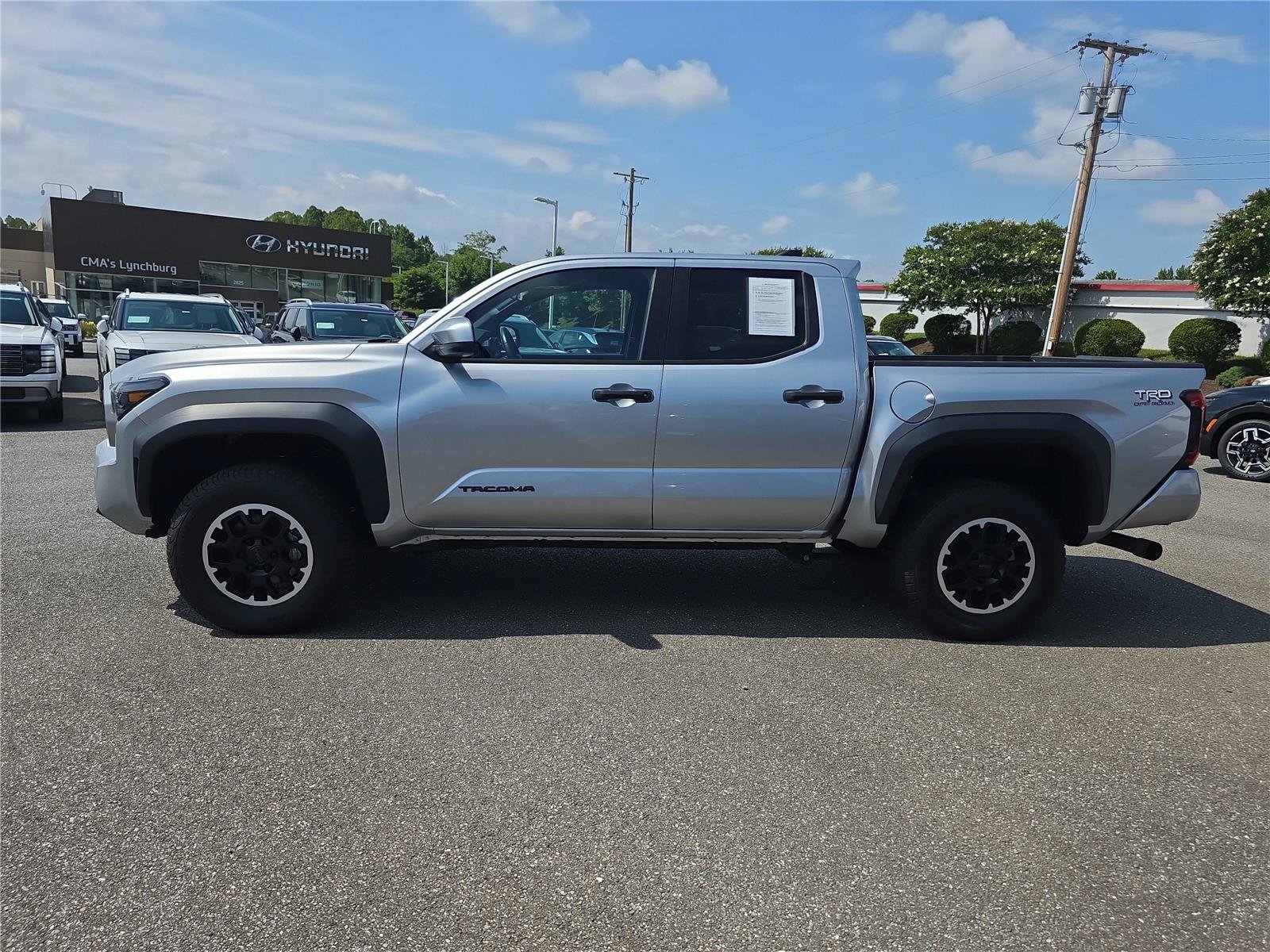 Used 2024 Toyota Tacoma TRD Off-Road AWD/4WD image 17